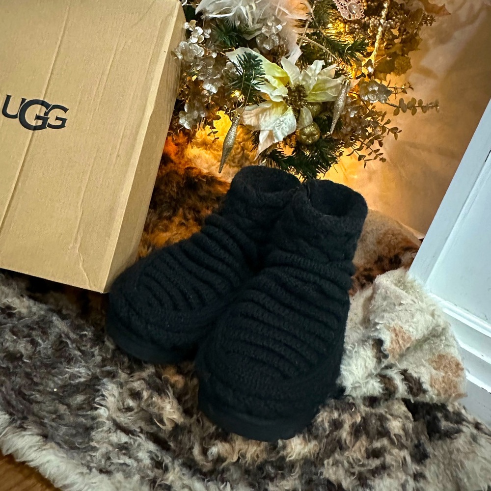 US Size 9 - UGG Women's CLASSIC MINI CHUNKY KNIT Bootie in Black